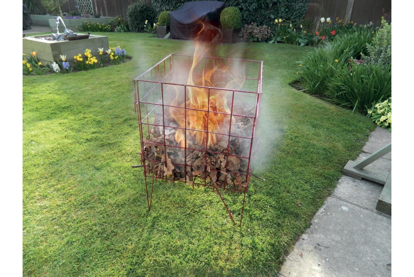 Burning Garden Waste, Using a fire bin to burn garden waste…