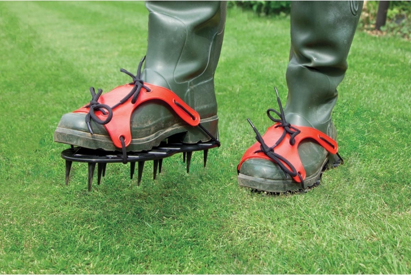 Super Tough Lawn Spike Shoes